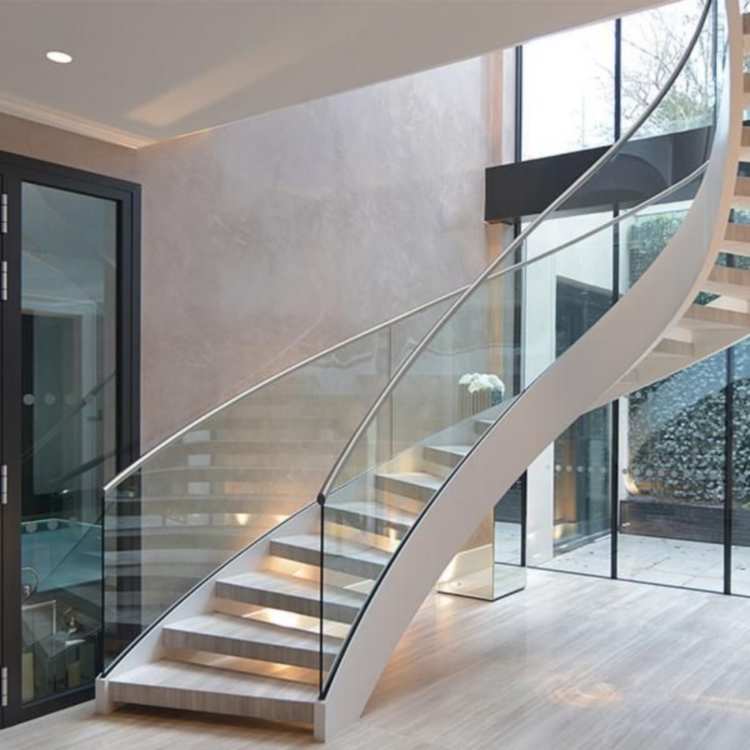 Villa wood treads curved staircase