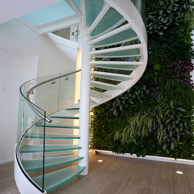 Laminated glass treads spiral staircase