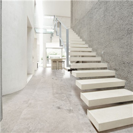 Concrete cantilever staircase