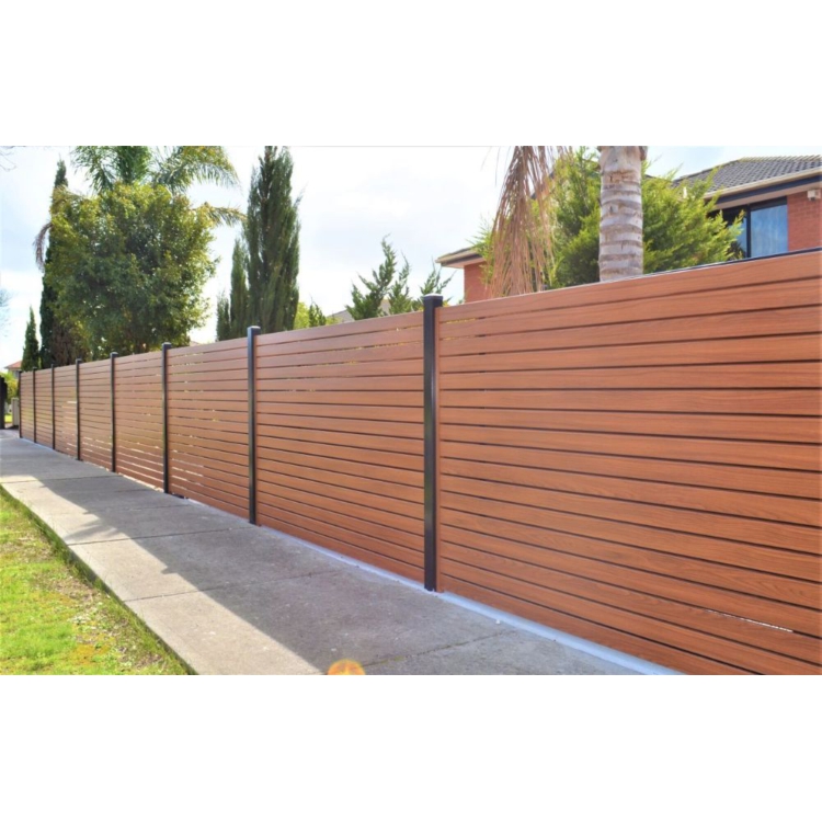 Horizontal slat fence