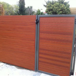 Horizontal slat gate