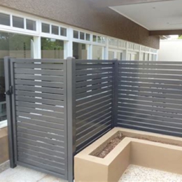 Horizontal slat fence gate